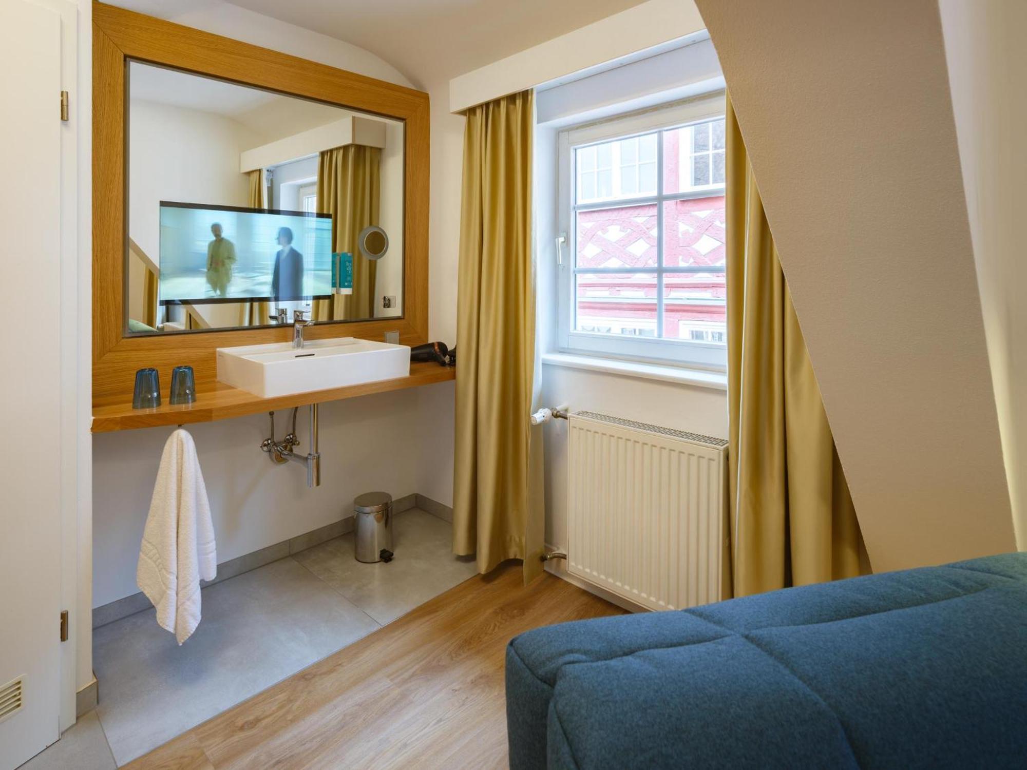 Hotel Restaurant Goldener Engel Heppenheim  Екстериор снимка